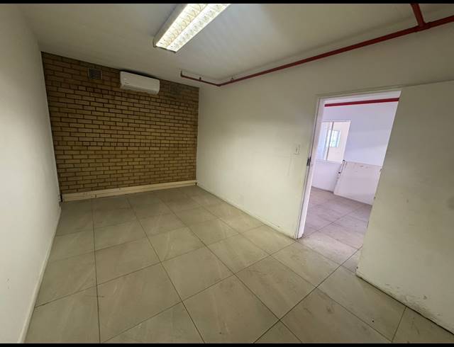 1,780M² WAREHOUSE TO LET IN HERMANSTAD